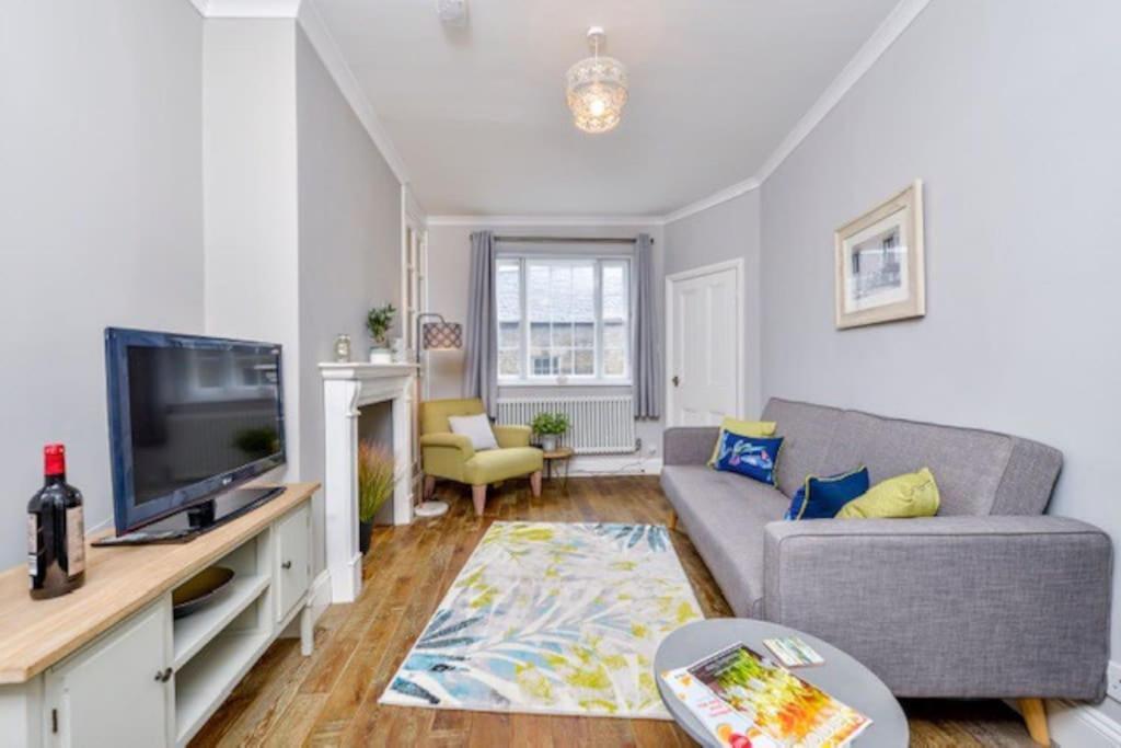 Victorian Townhouse - Stamford Centre - 2 Big Bedrooms, Living Room Kitchen Etc Tastefully Decorated Екстер'єр фото