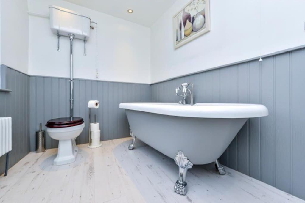Victorian Townhouse - Stamford Centre - 2 Big Bedrooms, Living Room Kitchen Etc Tastefully Decorated Екстер'єр фото